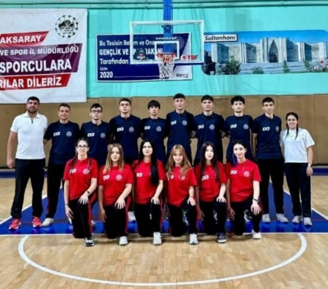 Kırşehir'de düzenlenen Sokaklar Bizim 3x3 Basketbol Gençlik Kupası grup müsabakalarında