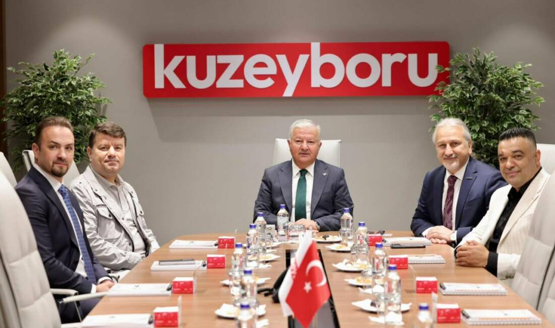 VALİ DURU VE BAŞKAN DİNÇER’DEN OSB’DE FABRİKA ZİYARETLERİNDE BULUNDULAR Aksaray Valisi Murat Duru, Aksaray Belediye Başkanı Dr. Evren Dinçer