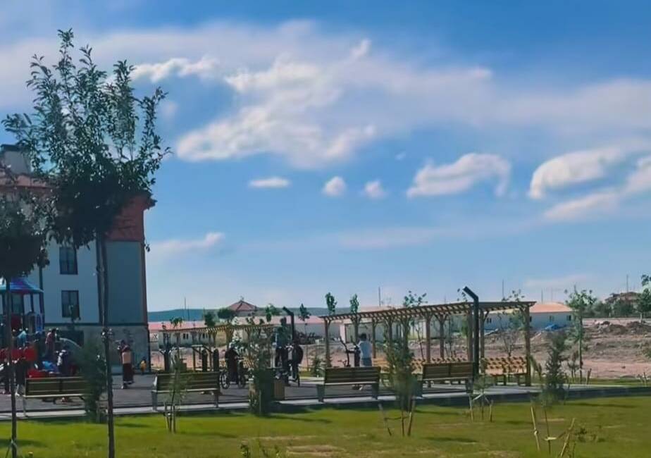 Gülağaç TOKİ Konutlarında Teslim Süreci Başlıyor Gülağaç’ta yapımı tamamlanan TOKİ konutlarında sona yaklaşıldı. İlçenin konut ihtiyacına
