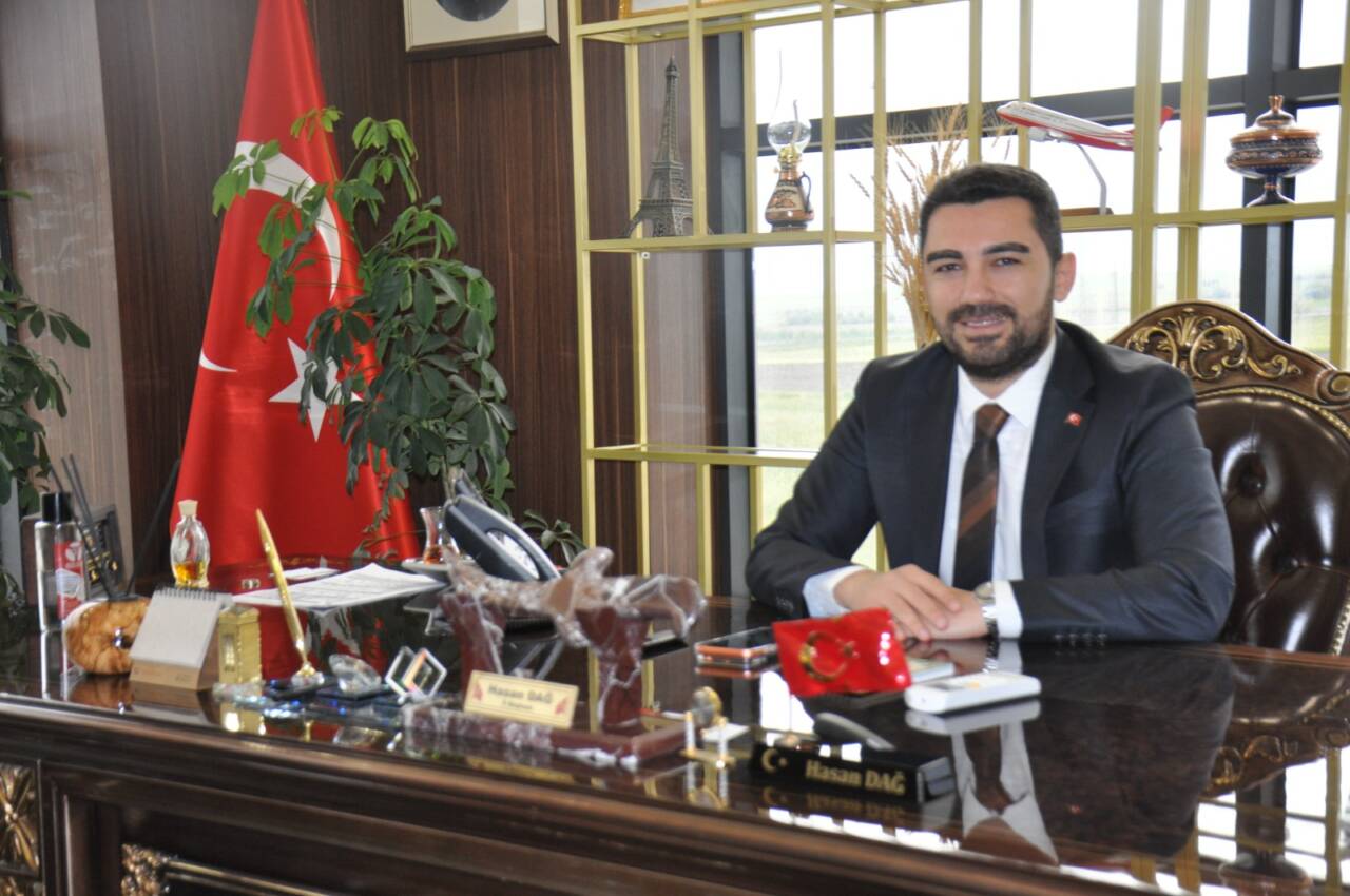 ASKON Aksaray İl Başkanı Hasan Dağ, hasat öncesi çiftçilere ürünlerini