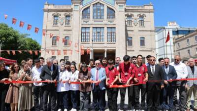 Aksaray’da düzenlenen “Maarifin Kalbinde Marifetli Gençlik” fuarında öğrencilerin projeleri ve