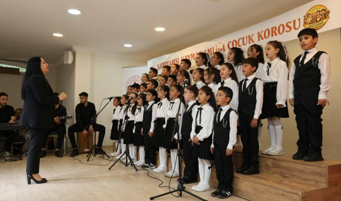 Sarıyahşi Çocuk Korosu’ndan Unutulmaz Gece: Minik Yetenekler Ayakta Alkışlandı Sarıyahşi Kaymakamlığı himayelerinde kurulan Çocuk Korosu tarafından düzenlenen konser programı,