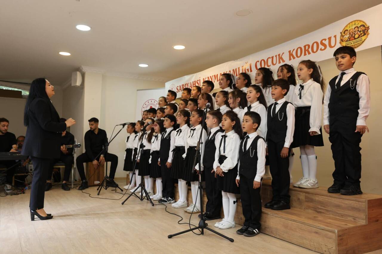 Sarıyahşi Kaymakamlığı himayelerinde kurulan Çocuk Korosu tarafından düzenlenen konser programı,