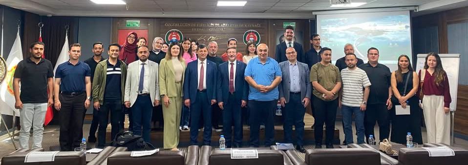 Aksaray Barosu’nda infaz hukuku semineri düzenlendi! Yargıtay Üyesi Osman Atalay’ın katıldığı seminerde infaz hukuku ve ağır