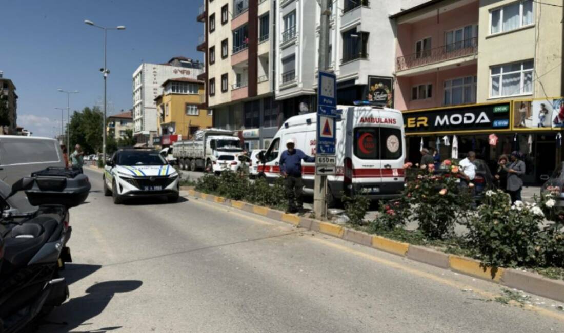 Devrilen motosikletin sürücüsü yaralandı Kayseri'nin Yahyalı ilçesinde motosikletin devrilmesi sonucu yaralanan sürücü tedavi altına