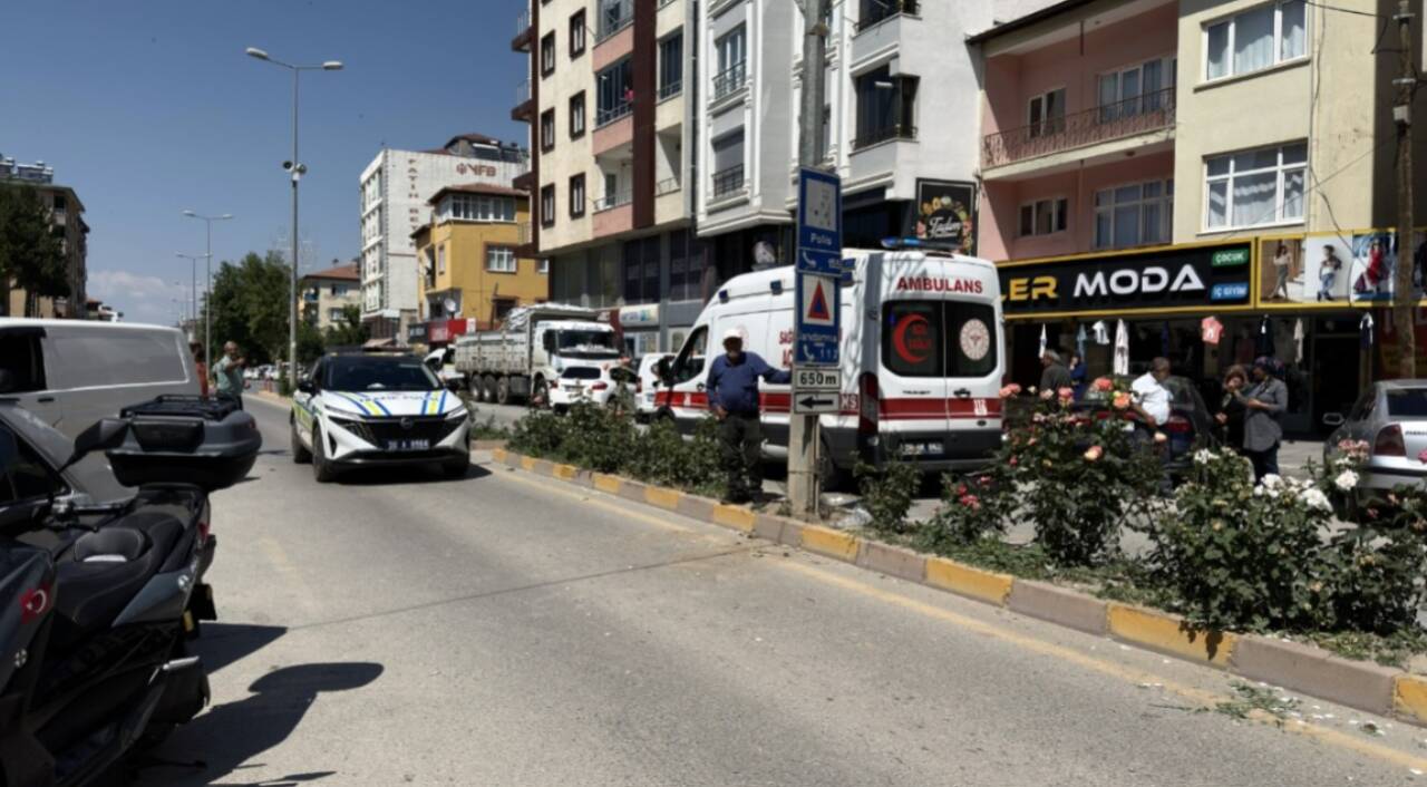 Kayseri'nin Yahyalı ilçesinde motosikletin devrilmesi sonucu yaralanan sürücü tedavi altına