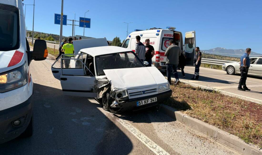 Aksaray’ın Güzelyurt ilçesi girişinde otomobil