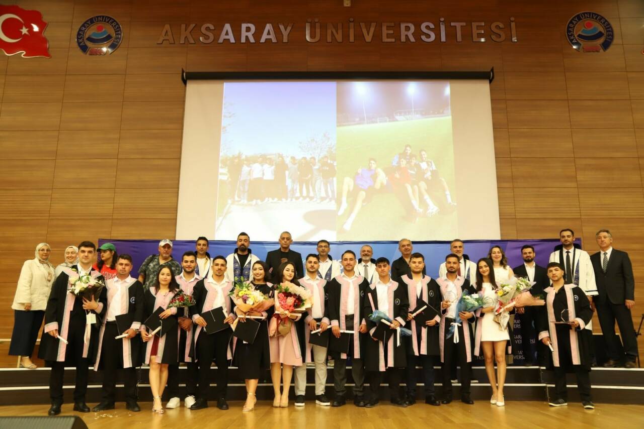 Aksaray Üniversitesi (ASÜ) Spor Bilimleri Fakültesi, düzenlenen mezuniyet töreniyle yeni