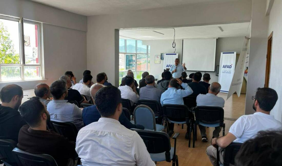 Aksaray’da AFAD ekipleri tarafından din görevlilerine yönelik düzenlenen eğitimde afet