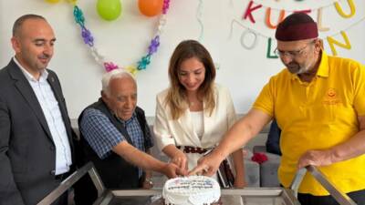 Aksaray’da huzurevinde kalan yaşlılar için düzenlenen Babalar Günü programında duygu