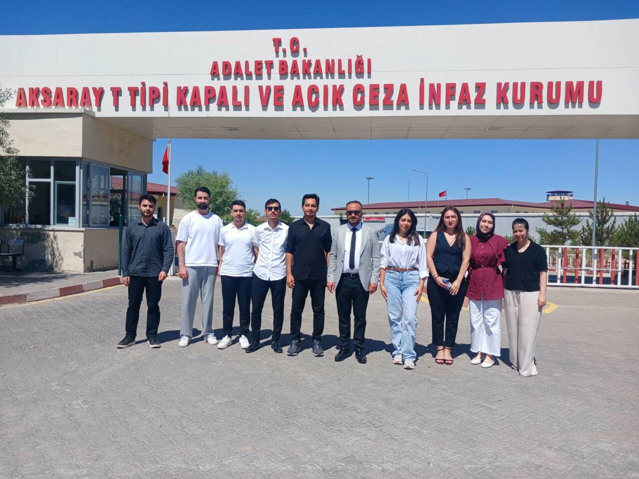 Baro Başkan Yardımcısı Avukat Cumali Altınsoy başkanlığında gerçekleştirilen cezaevi ziyaretiyle
