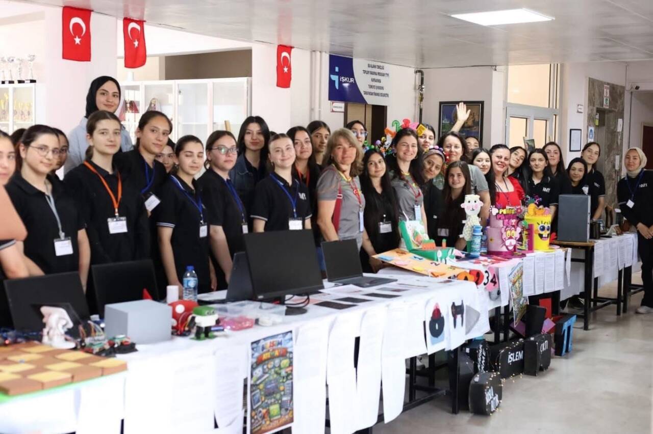 Aksaray’da 7 bölümden 36 öğrencinin katılımıyla hazırlanan Matematik Koridoru Projesi,
