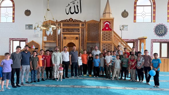 Sülüklü Camii’nde çocuk buluşması renkli anlara sahne oldu Sultanhanı’nda düzenlenen “Camii Çocuk Buluşması” programı, yoğun katılımla gerçekleşirken çocuklar