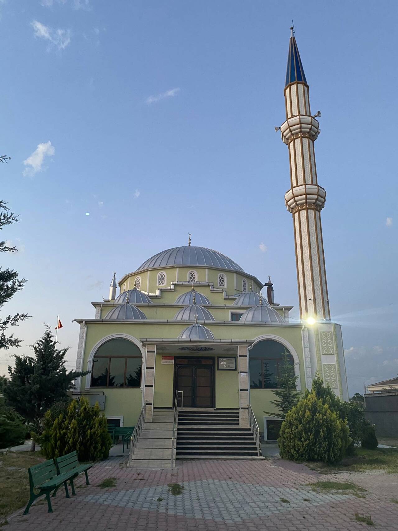 İlçe Müftüsü Selman Çiloğlu, sabah namazı ziyaretleri kapsamında camileri gezerek