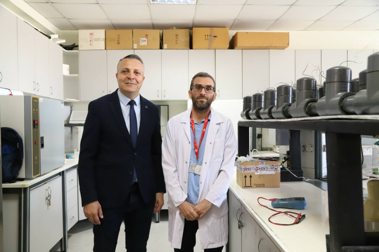 Aksaray Üniversitesi (ASÜ) araştırmacıları, antibiyotik kirliliğinin önlenmesi ve atık kaynaklı