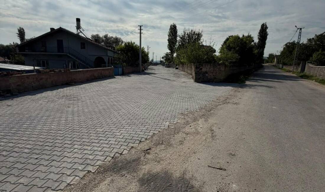 Demirci’de Yenipazar Mahallesi yolları yenileniyor Demirci Belediyesi, Yenipazar Mahallesi’nde yol yapım çalışmalarına başladı; altyapısı tamamlanan
