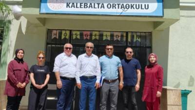 Eğitim-Bir-Sen Aksaray Şube Başkanı Murat Görmez, iki okulda eğitim çalışanlarıyla