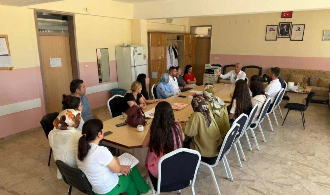 Sultanhanı’nda eğitim buluşması: Okullara ziyaret ve istişare Eğitim-Bir-Sen Aksaray Şube Başkanı Murat Görmez, Sultanhanı’nda okulları ziyaret ederek