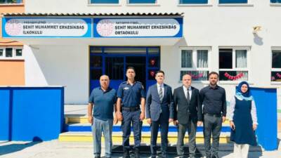 Eskil Kaymakamı Taha Soydaş, köy ve mahalle ziyaretlerinde şehit kabirlerini