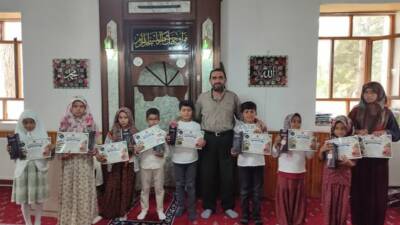 İlçe Müftüsü Seyit Böğet, Eşmekaya Kayacık Camii’nde düzenlenen Kur’an kursu