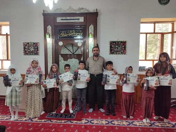 İlçe Müftüsü Seyit Böğet, Eşmekaya Kayacık Camii’nde düzenlenen Kur’an kursu
