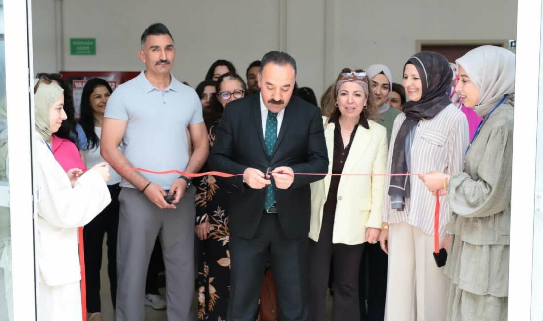 Aksaray’da Kredi Yurtlar Kültür Sanat Sokağı kapsamında düzenlenen sergide, öğrencilerin