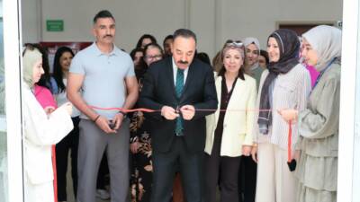 Aksaray’da Kredi Yurtlar Kültür Sanat Sokağı kapsamında düzenlenen sergide, öğrencilerin