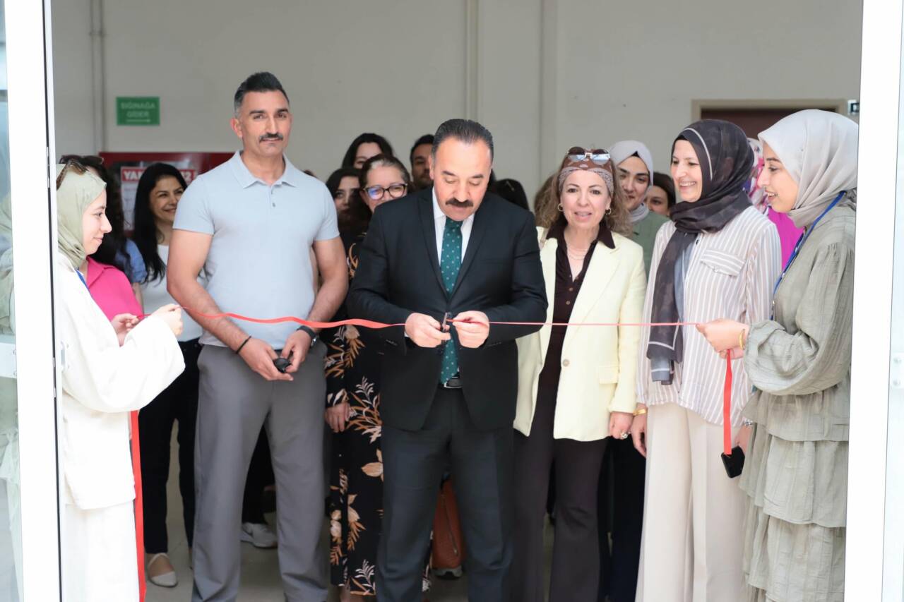 Aksaray’da Kredi Yurtlar Kültür Sanat Sokağı kapsamında düzenlenen sergide, öğrencilerin