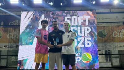 Batman’da düzenlenen Soft Cup Tenis Turnuvası’nda Aksaraylı sporcular Muzaffer Karakaya