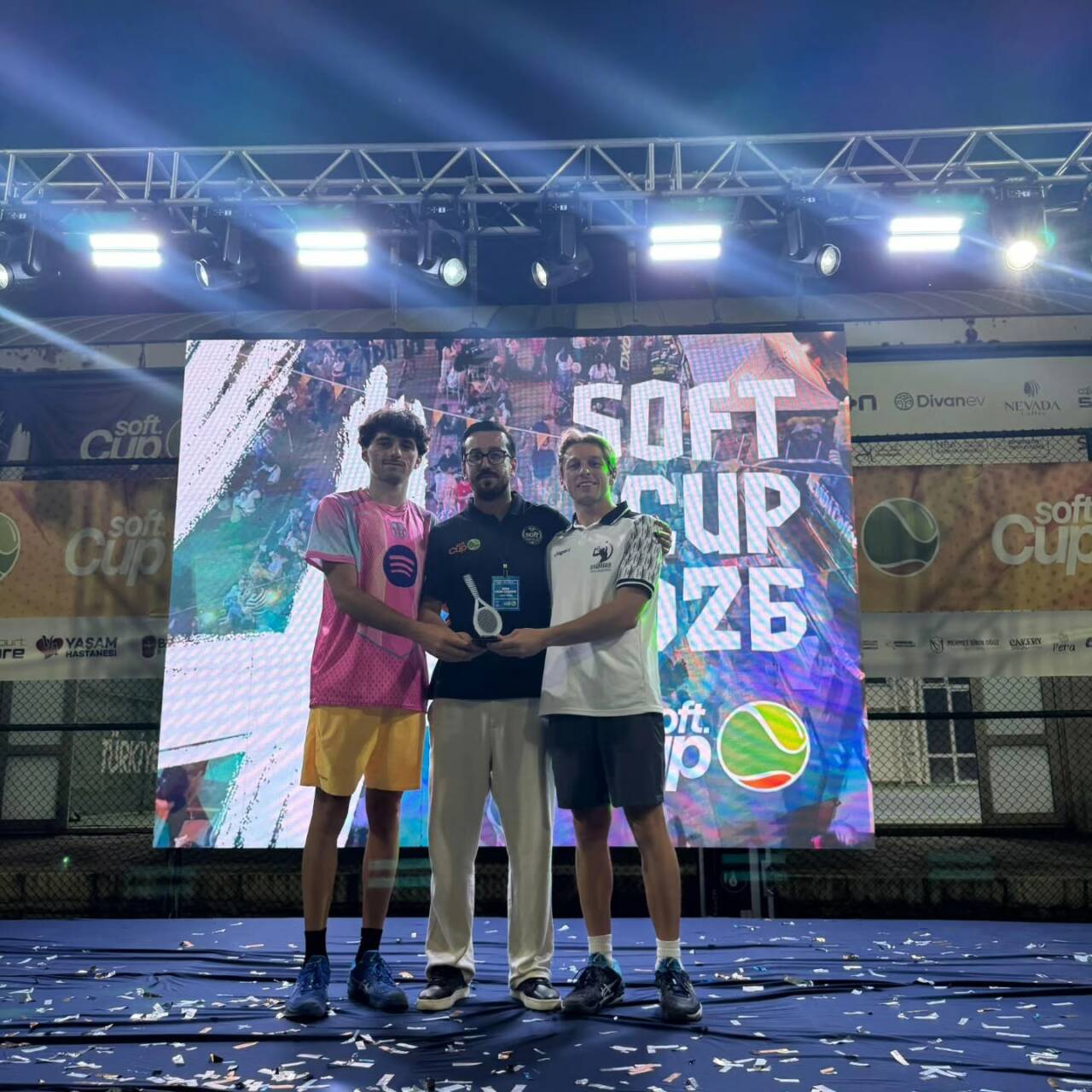 Batman’da düzenlenen Soft Cup Tenis Turnuvası’nda Aksaraylı sporcular Muzaffer Karakaya