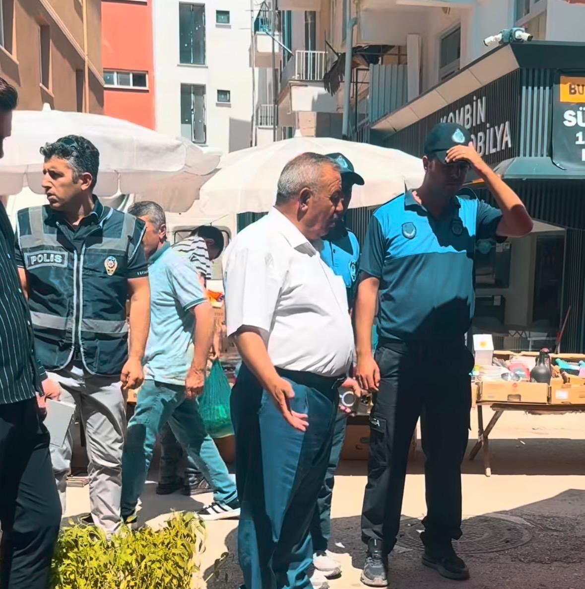Gülağaç Belediye Başkanı Doğan Başbuğ, semt pazarını ziyaret ederek vatandaş