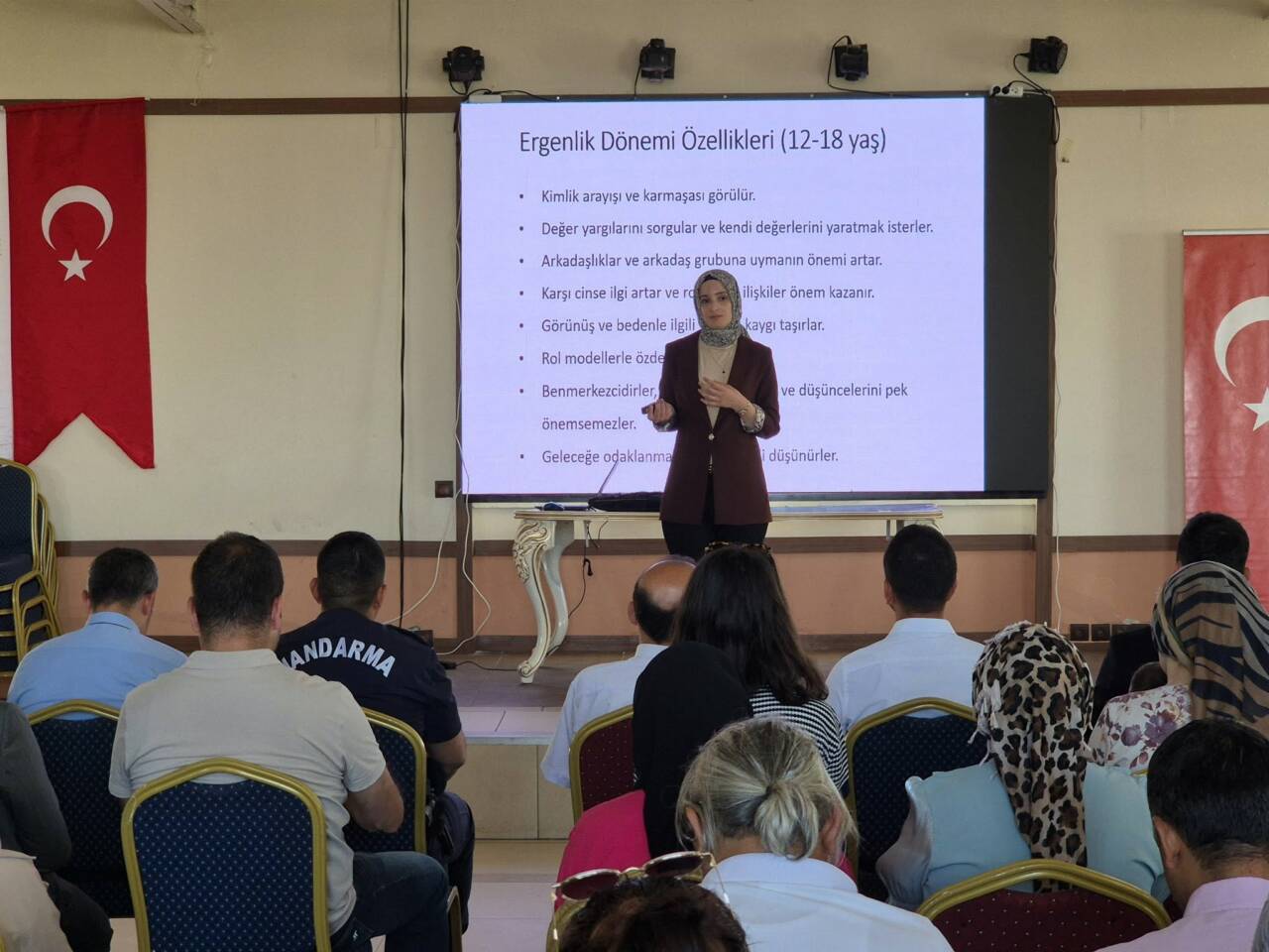 Aksaray Valiliği himayesinde yürütülen proje kapsamında Güzelyurt’ta düzenlenen seminerde, bağımlılığın