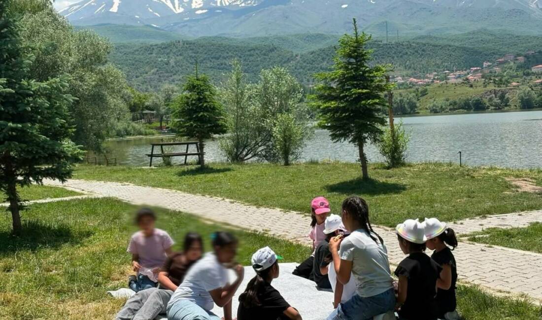 Helvadere’de anlamlı gün: Çocuklar doğayla buluştu Aksaray’da düzenlenen gezi programıyla çocuklar Helvadere’nin doğal ve kültürel zenginliklerini
