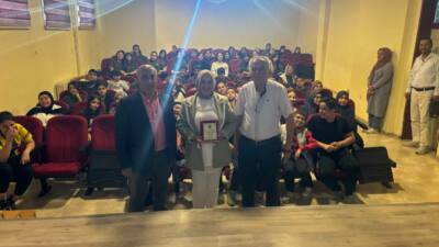 Aksaray’da düzenlenen seminerde öğrenciler, anlayarak hızlı okuma teknikleri ve sınavlarda