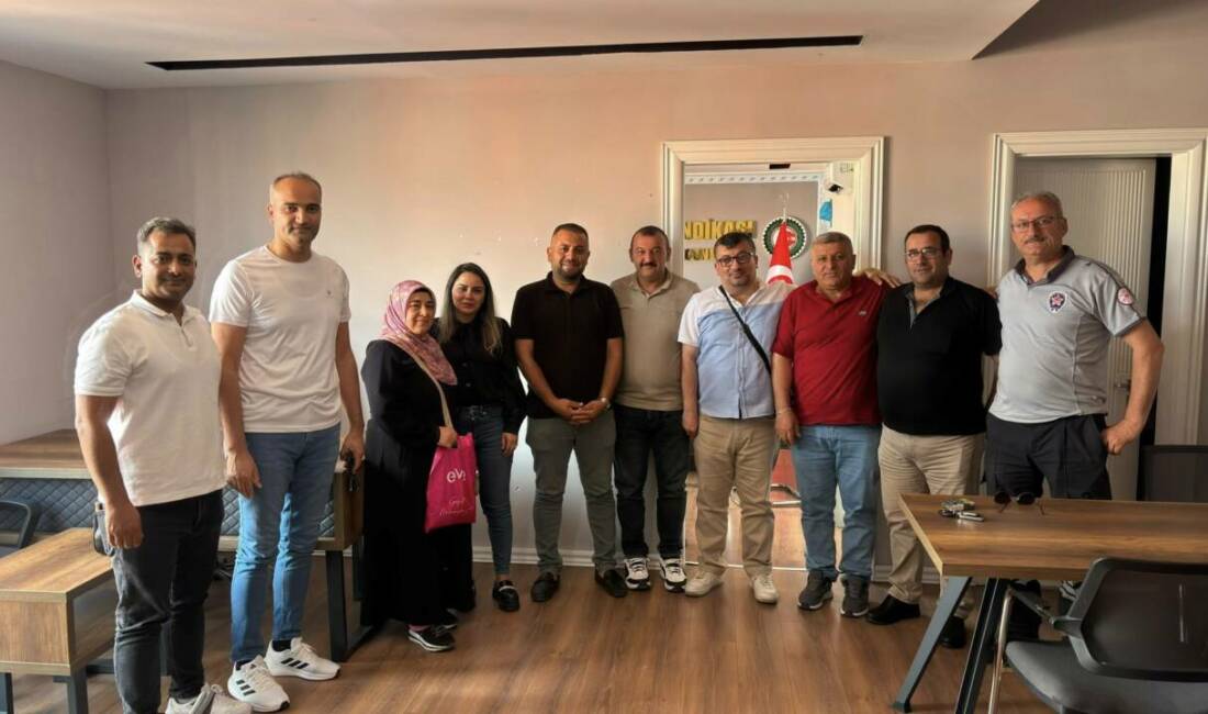 Huzurevi çalışanlarından sendikaya ziyaret Aksaray’da huzurevi çalışanları, Öz Sağlık-İş Sendikası Şube Başkanlığı’nı ziyaret ederek