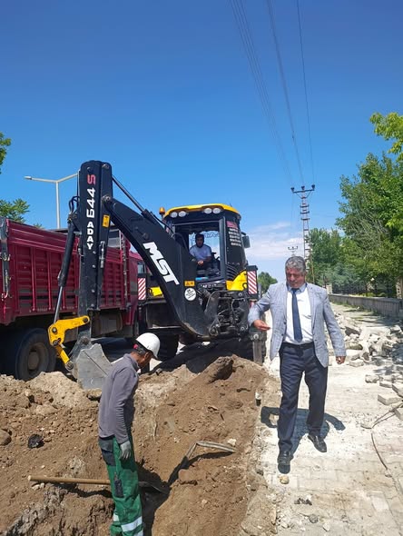 Ihlara’da elektrik hatları yer altına alınıyor Ihlara Belediye Başkanı Yunus Akar, Atatürk Bulvarı’nda başlayan elektrik altyapı