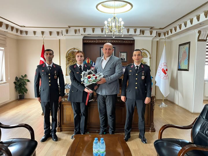 Ağaçören’de Jandarma’ya anlamlı ziyaret Ağaçören Kaymakamı Metin Korkmaz, Jandarma Teşkilatının 187. kuruluş yıl dönümü