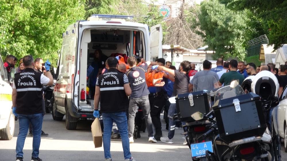 Aile içi kavga: Çok sayıda yaralı var Malatya'da aile bireyleri arasında çıkan kavgada çok sayıda kişi yaralandı.