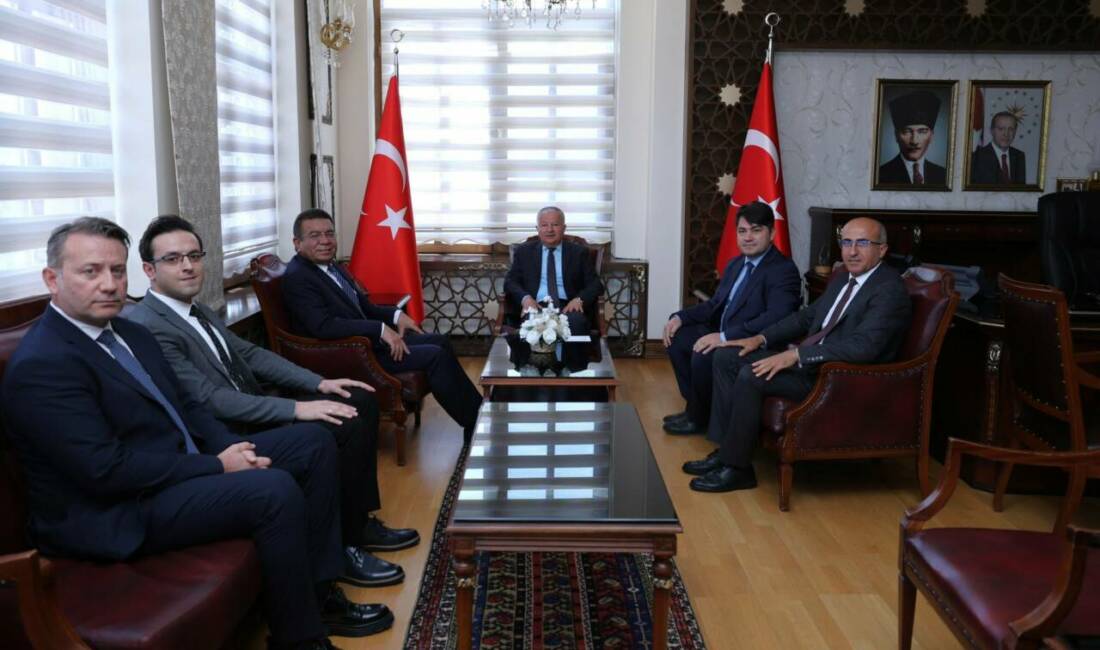 Vali Duru’dan enerji yatırımları toplantısı Aksaray Valisi Murat Duru, MEDAŞ yöneticilerini kabul ederek şehirdeki elektrik