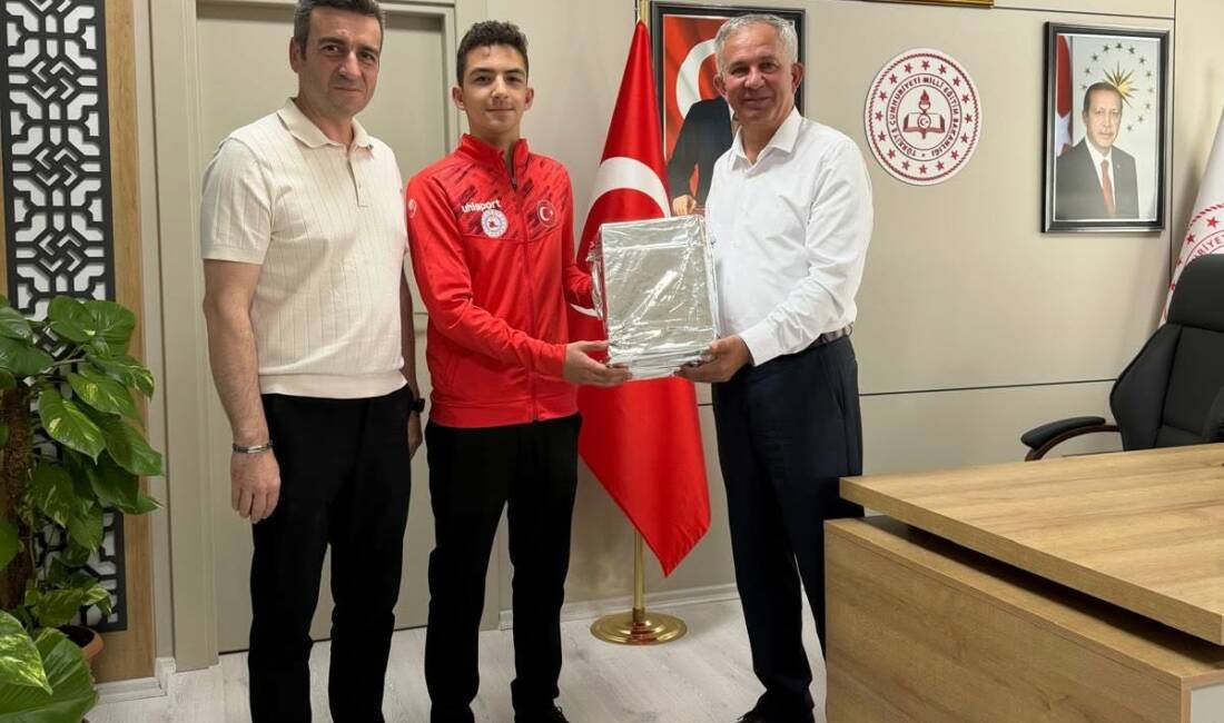 Türkiye Şampiyonu Öğrenciye Anlamlı Kabul Okullar Arası şampiyonada üç Türkiye birinciliği elde eden Aksaraylı öğrenci