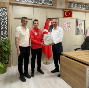 Okullar Arası şampiyonada üç Türkiye birinciliği elde eden Aksaraylı öğrenci