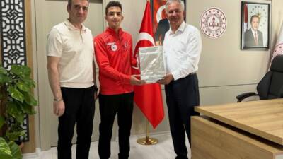 Okullar Arası şampiyonada üç Türkiye birinciliği elde eden Aksaraylı öğrenci