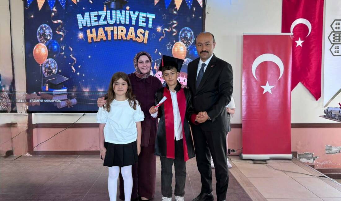 Güzelyurt’ta minik mezunların büyük gururu Güzelyurt Kaymakamı Süleyman Arat, ilkokul öğrencilerinin mezuniyet törenine katılarak öğrencilerin