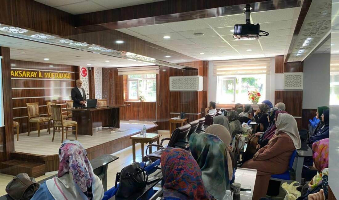 Aksaray’da Yaz Kur’an kursları için eğitim toplantısı Aksaray’da Yaz Kur’an Kurslarında görev alacak öğreticilere yönelik düzenlenen seminerde,