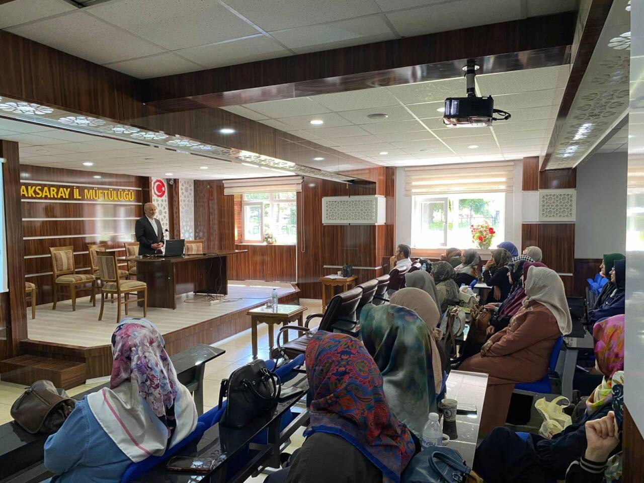 Aksaray’da Yaz Kur’an Kurslarında görev alacak öğreticilere yönelik düzenlenen seminerde,