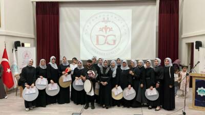 Aksaray’da Diyanet Gençlik Korosu’nun bendir atölyesi kursiyerleri konser verdi, programa