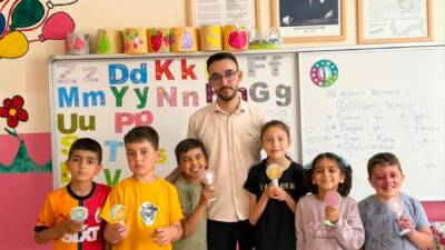 Sultanhanı’nda düzenlenen “Namazını Kıl, Hediyeni Al” etkinliği kapsamında 45 öğrenciye