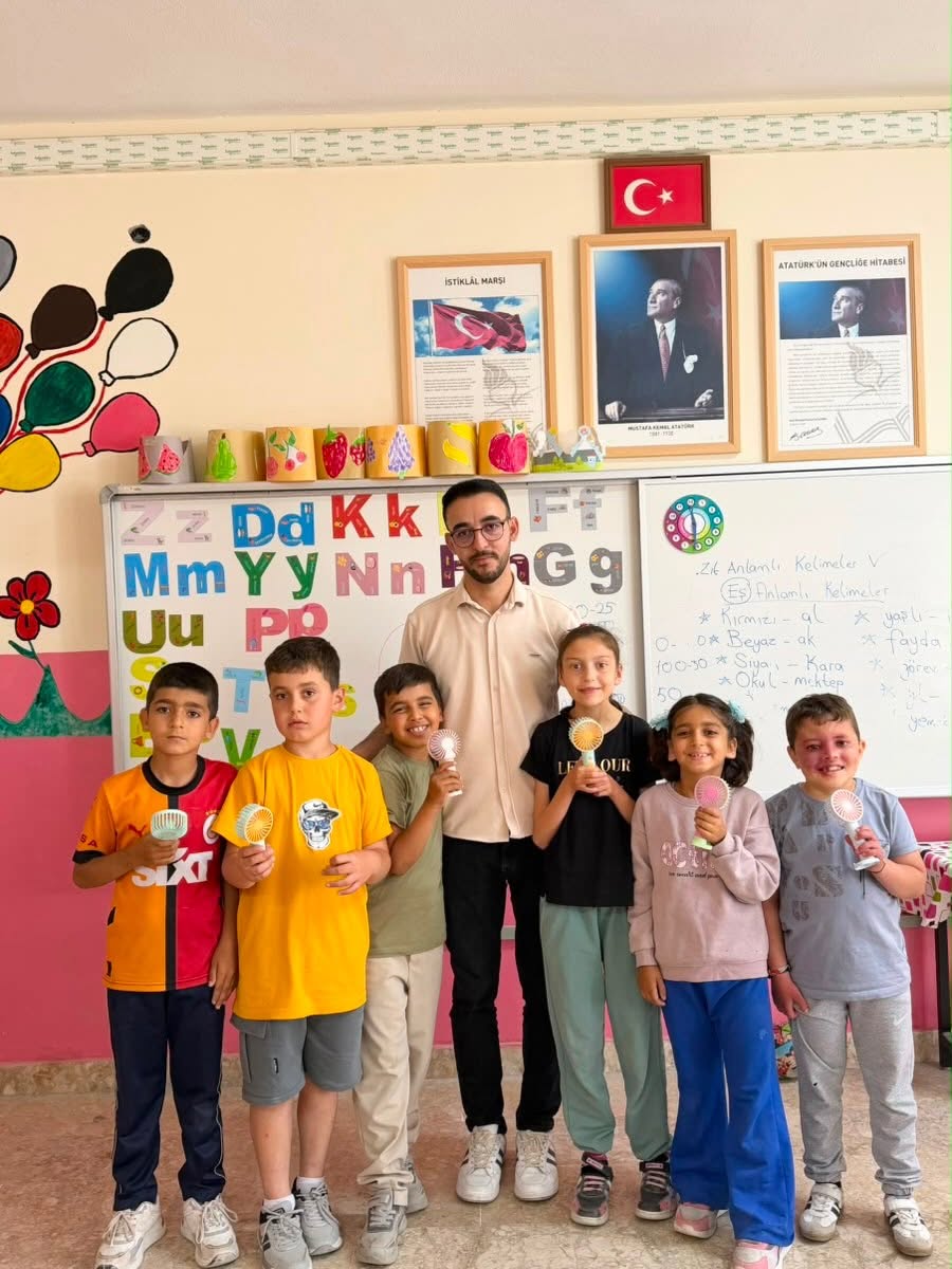 Sultanhanı’nda düzenlenen “Namazını Kıl, Hediyeni Al” etkinliği kapsamında 45 öğrenciye