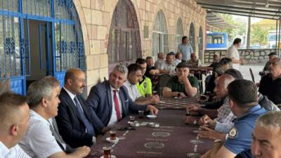 Güzelyurt Kaymakamı Süleyman Arat, Selime beldesinde vatandaşlarla bir araya gelerek
