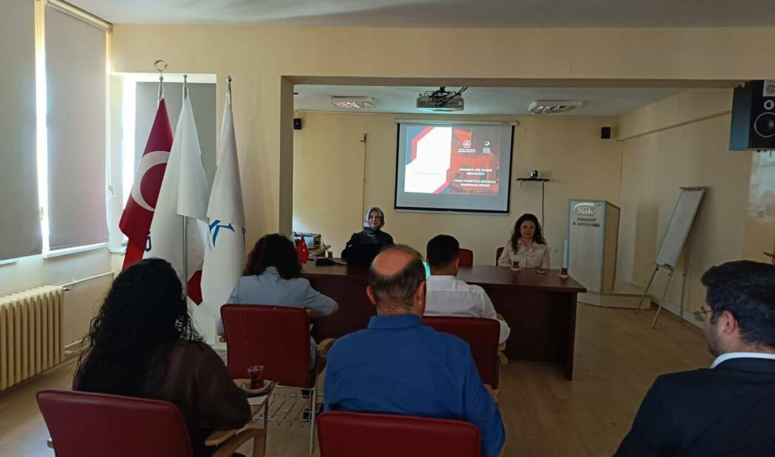 Aksaray SGK’da insan ticaretiyle mücadele eğitimi Aksaray SGK İl Müdürlüğü’nde düzenlenen seminerde, İl Göç İdaresi uzmanları